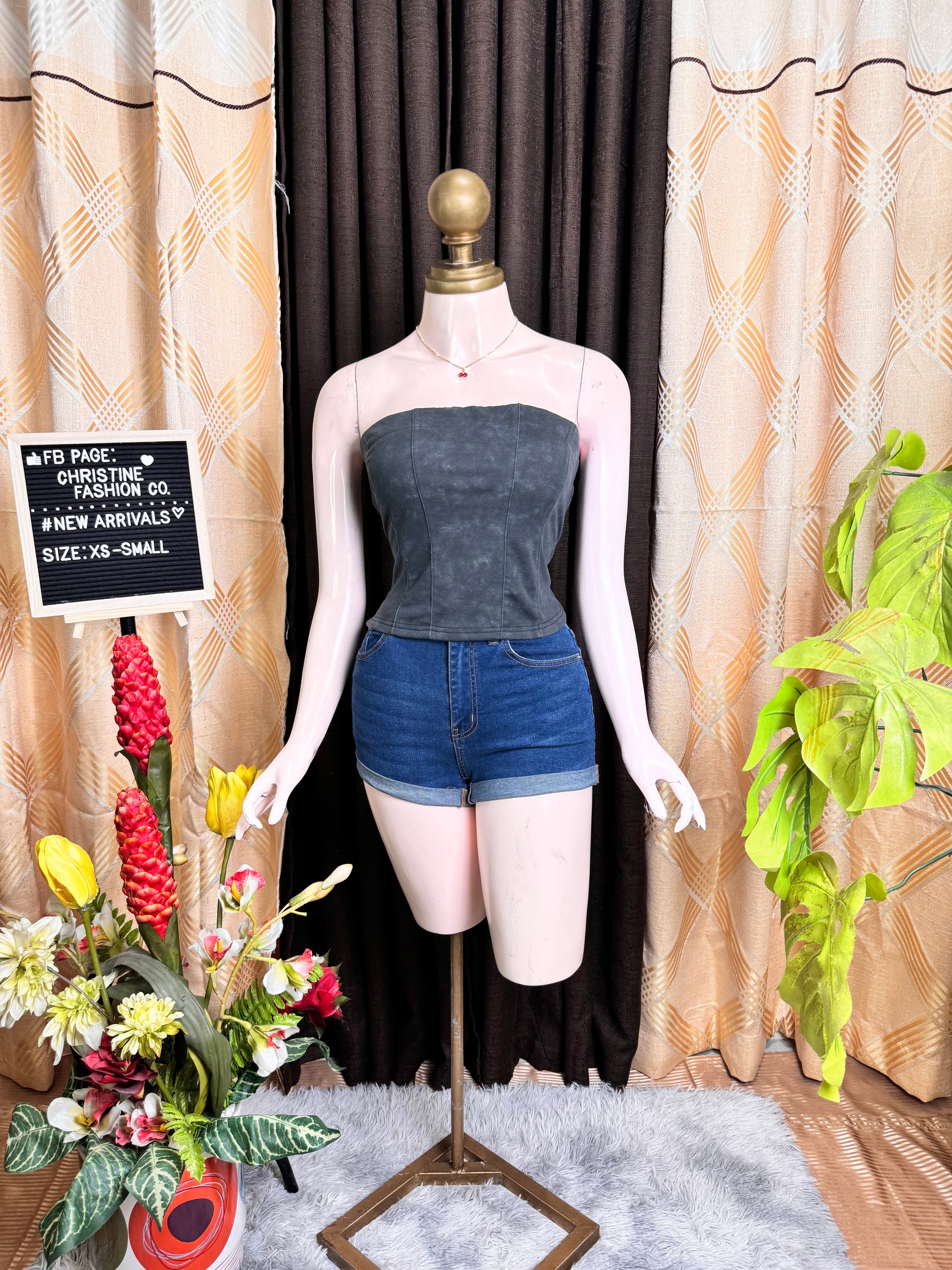 Classy Gray Tube Top Outfit