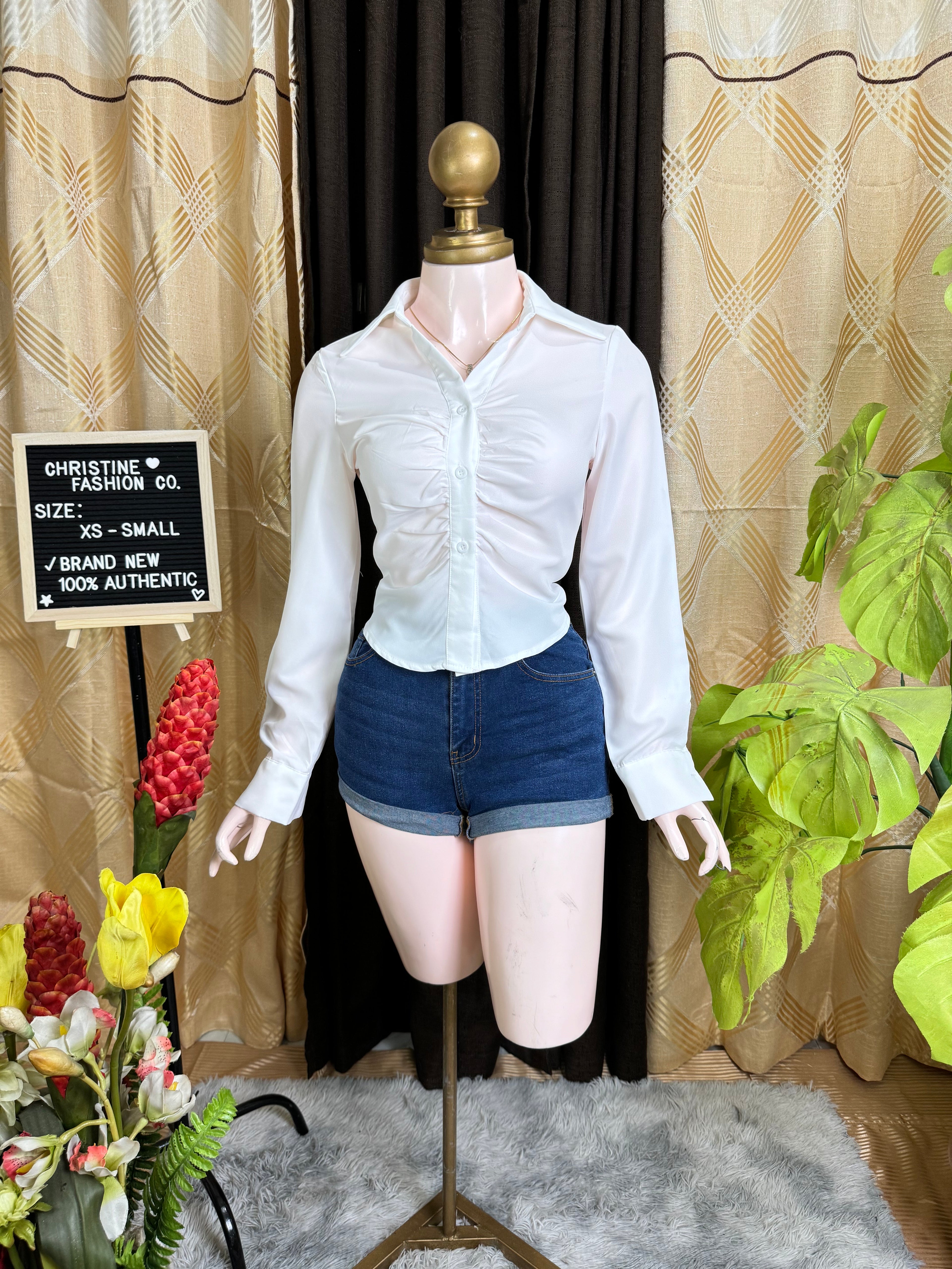 White Long-sleeved Casual Top Outfit