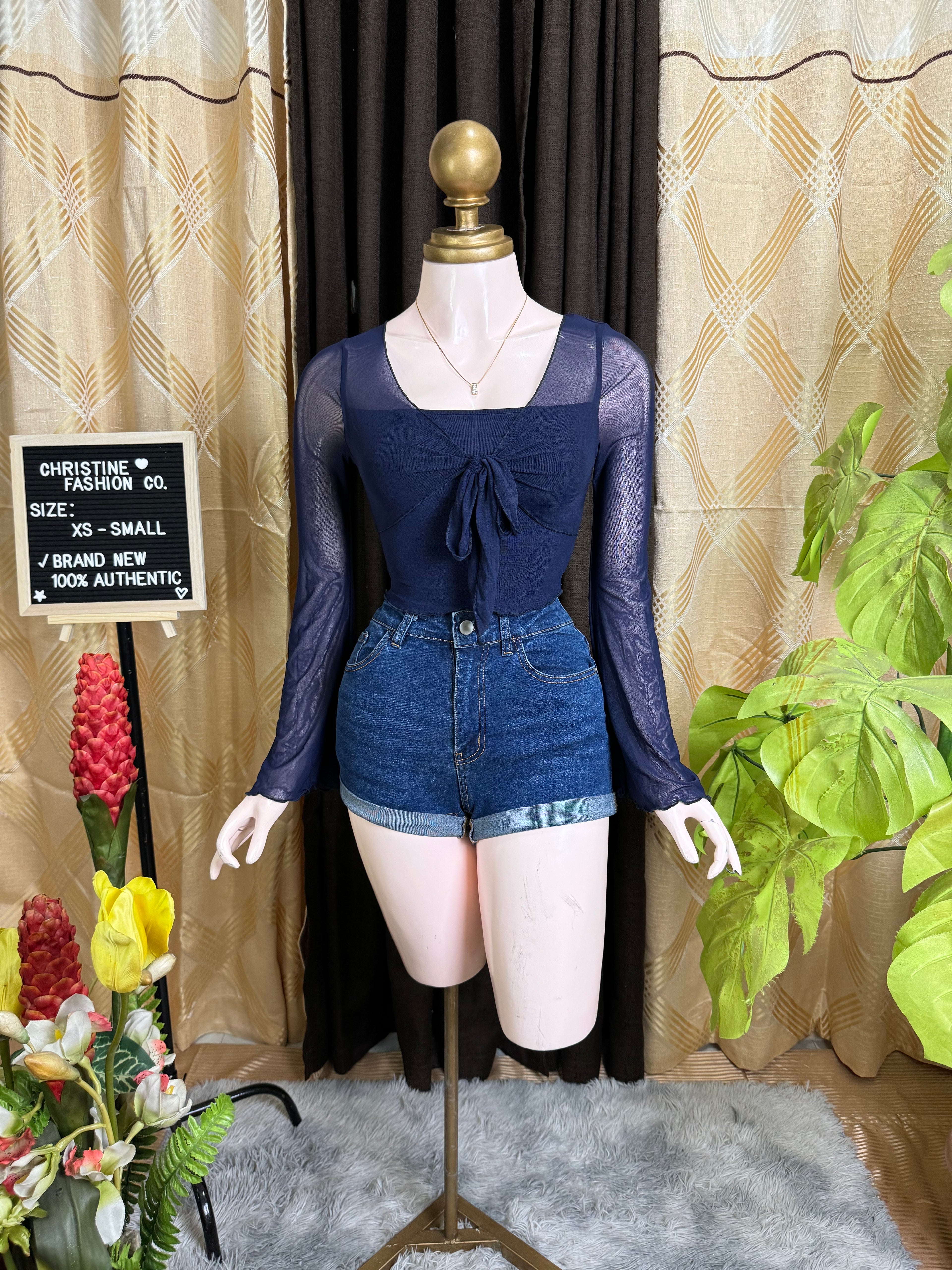 Classy Long-sleeved Mesh Top Outfit