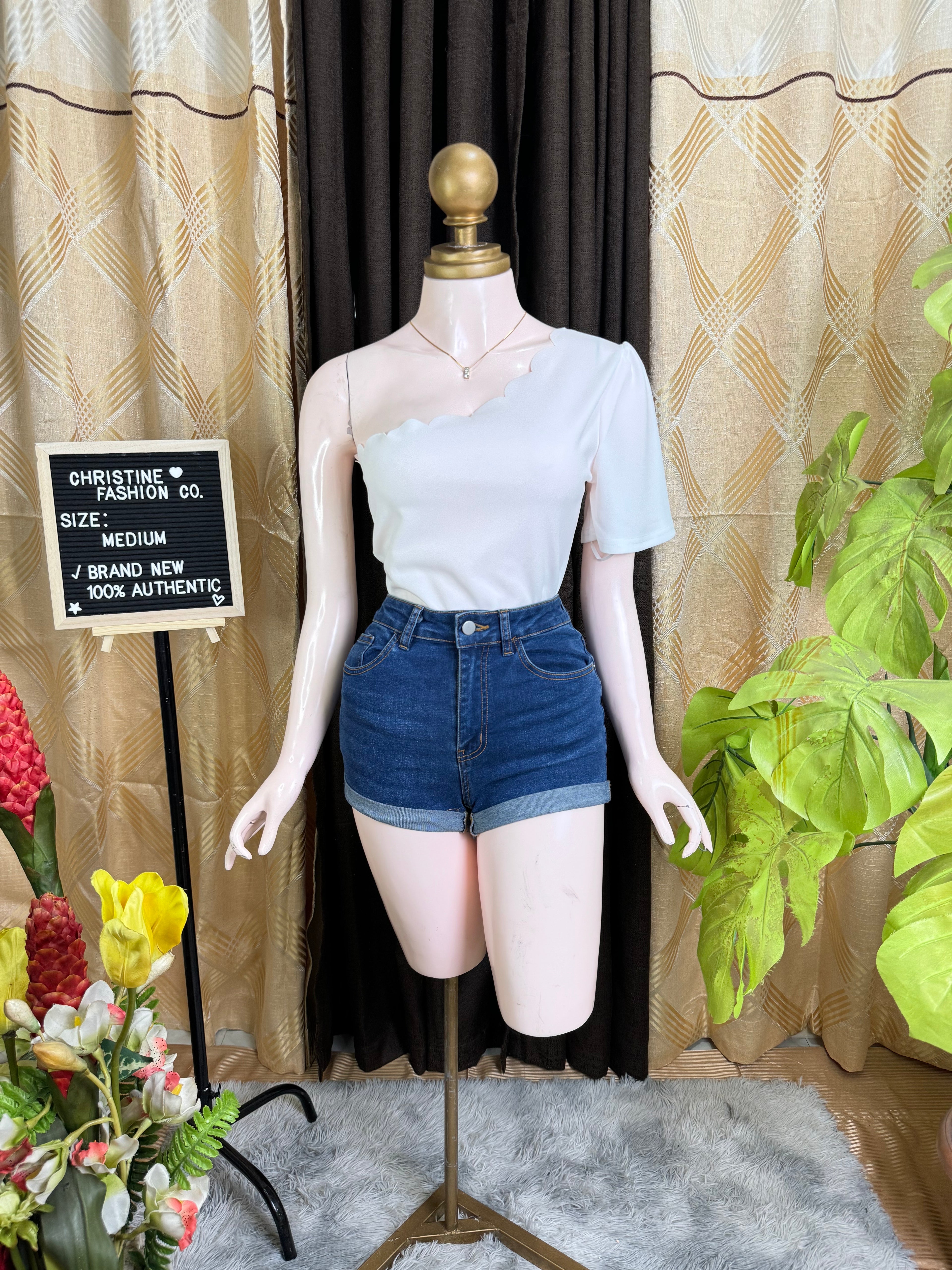 One-sided Top Outfit