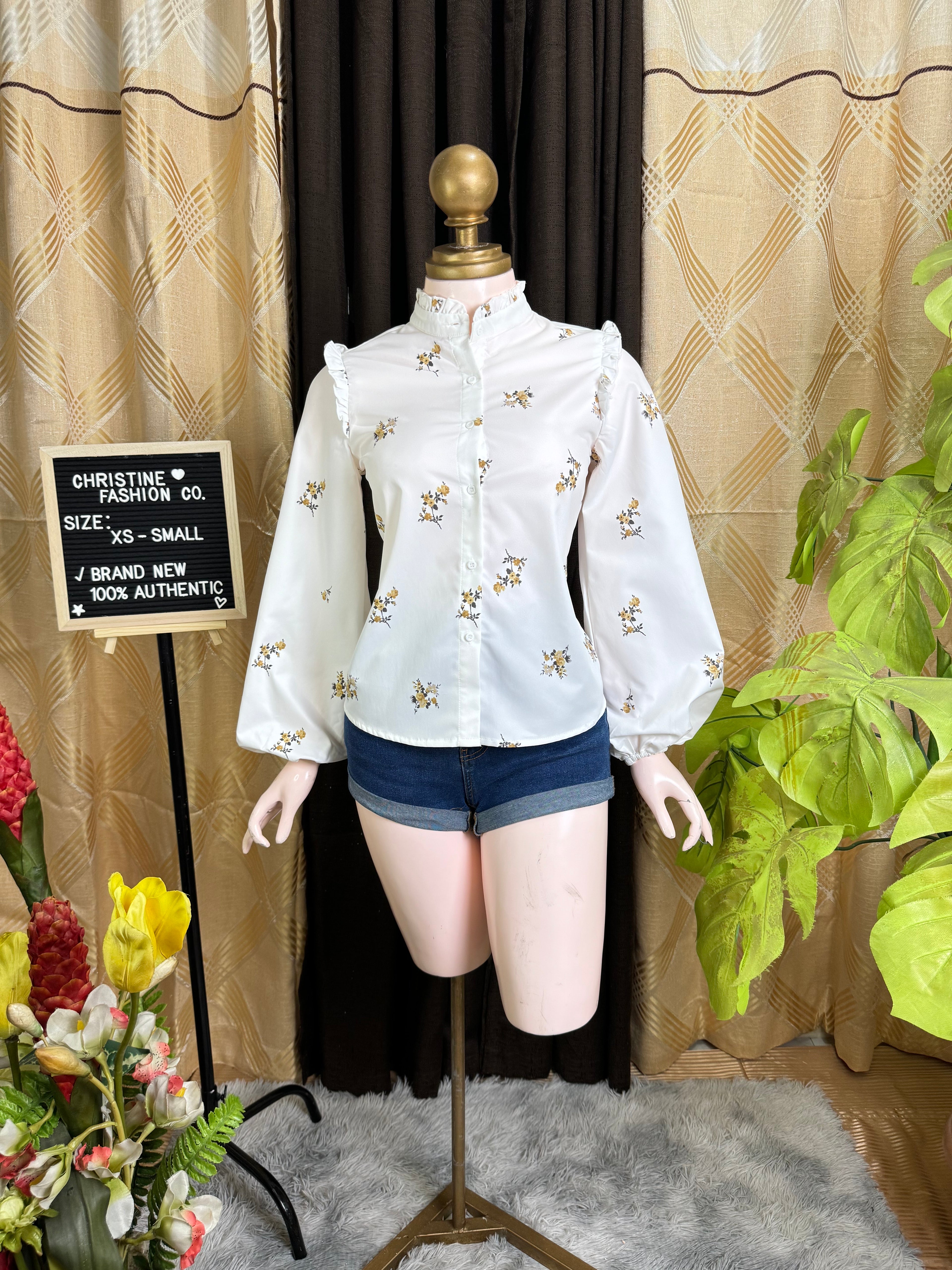 Casual White Long sleeved Top Outfit