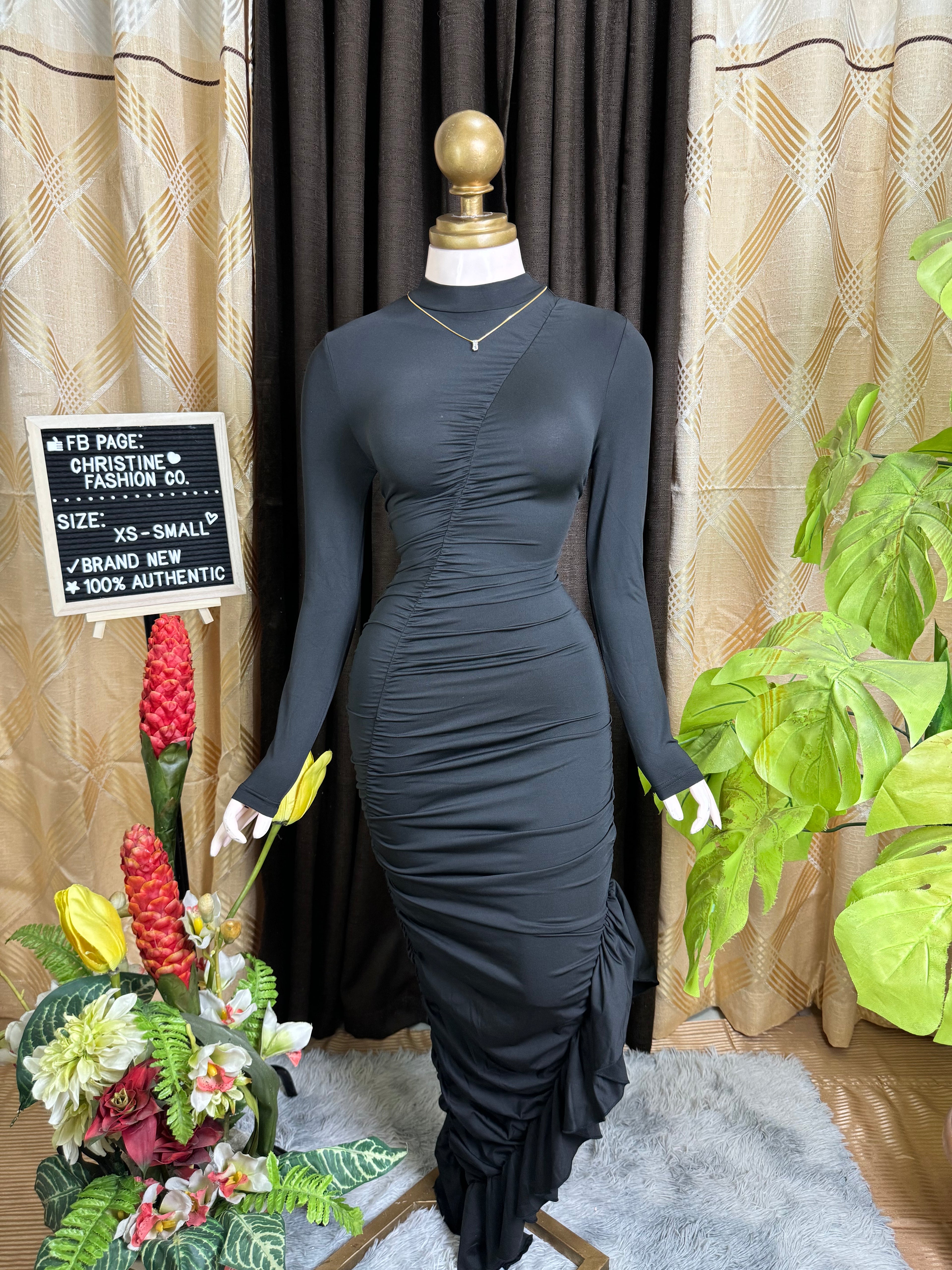 Elegant Black Long-sleeved Dress