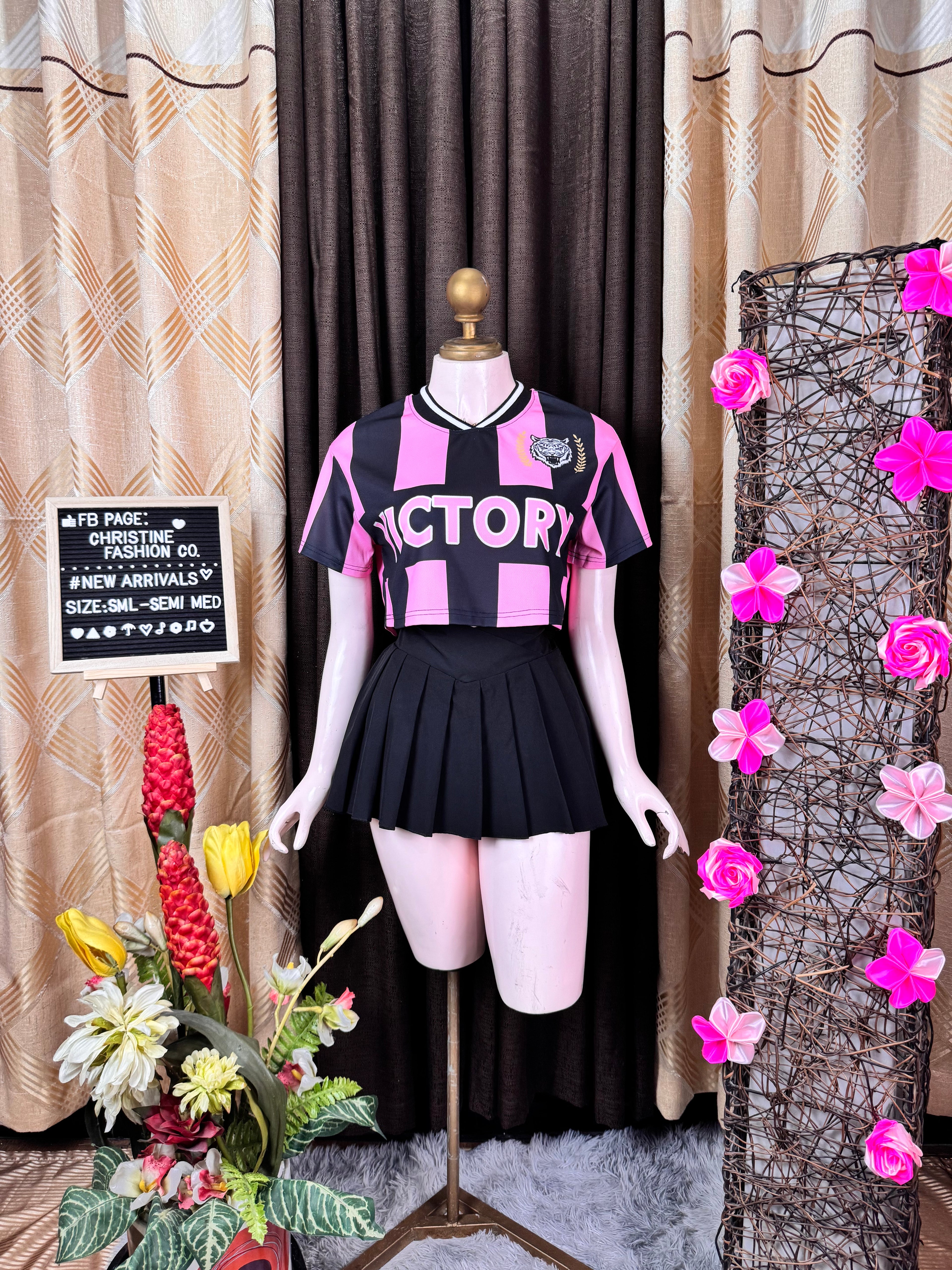 Trendy Crop Top Shirt Outfit